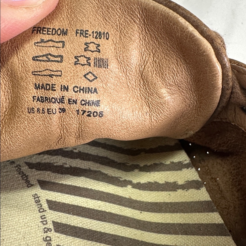 Taos Footwear Freedom Distressed Brown Leather Sneakers, Studded Accents, 8.5 - Picture 3 of 15